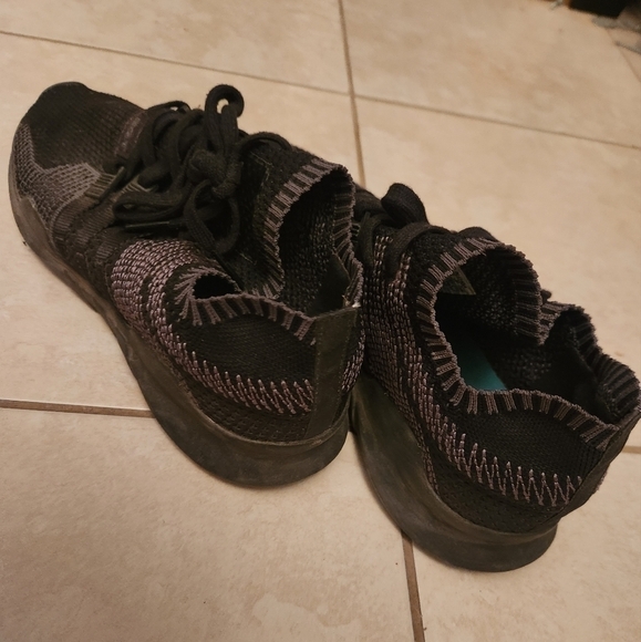 Adidas Runners - Picture 3 of 5